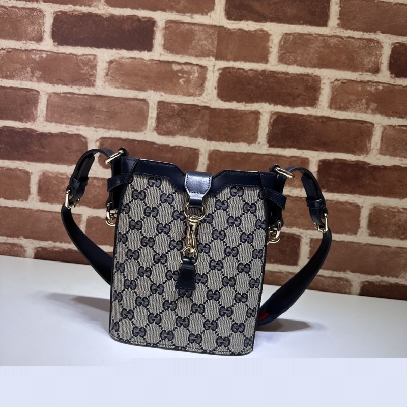 G*u*i bucket bags